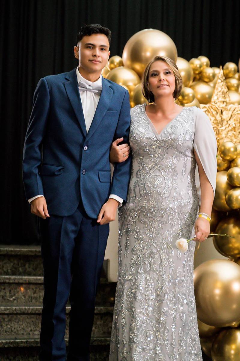 Desfile padres e hijos de la prom 2024 de IHCI Bilingual School