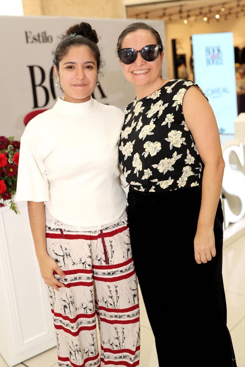 Ariana Gale y Sara Reyes.