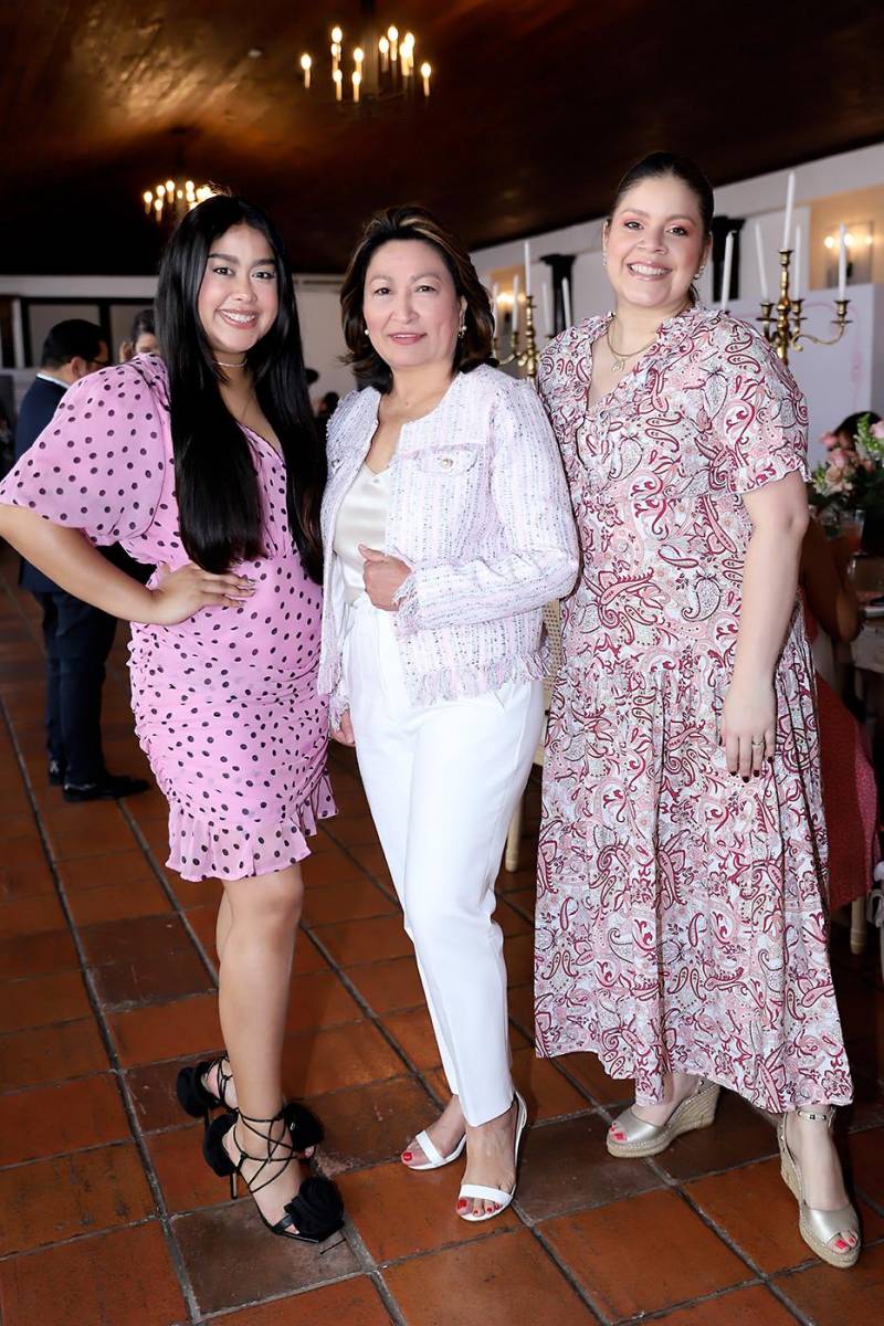 Keren Pérez, Marcia Vásquez y Melissa Cáceres. Keren Pérez, Marcia Vásquez y Melissa Cáceres.