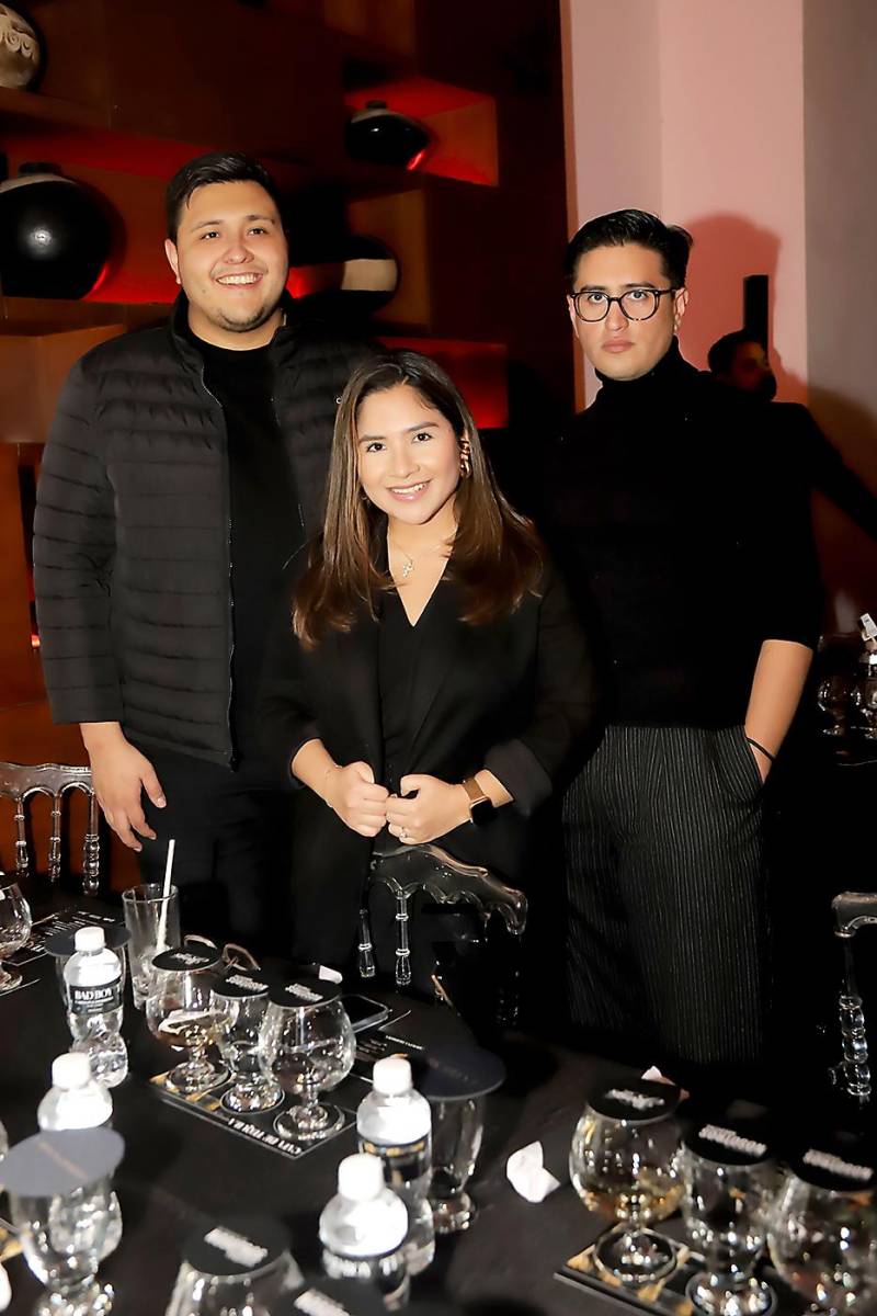 Luis y Alessia López con José Vargas