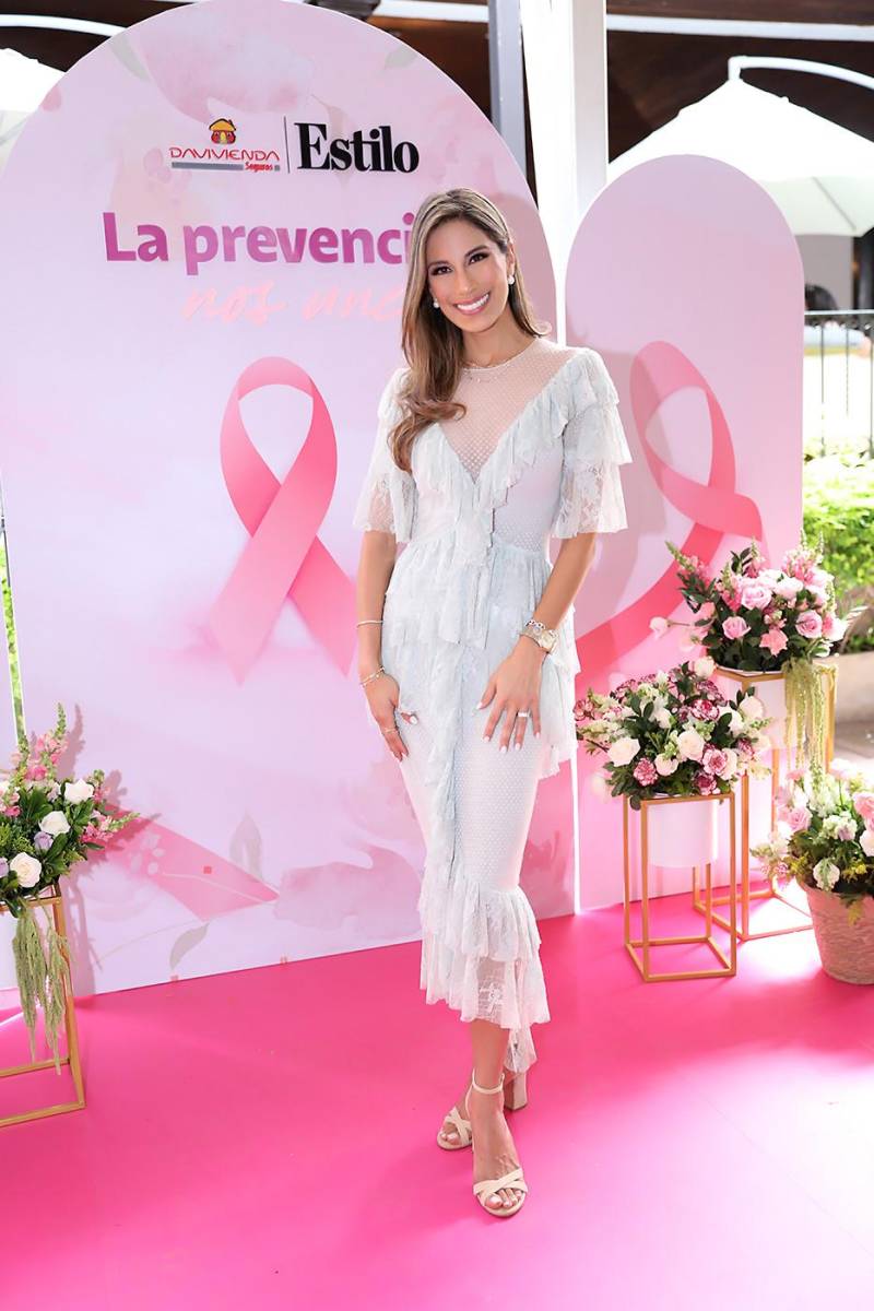 Ana Alvarenga. Ana Alvarenga.