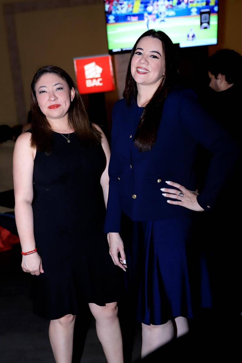 Gloria Fuentes y Graciela Barahona.