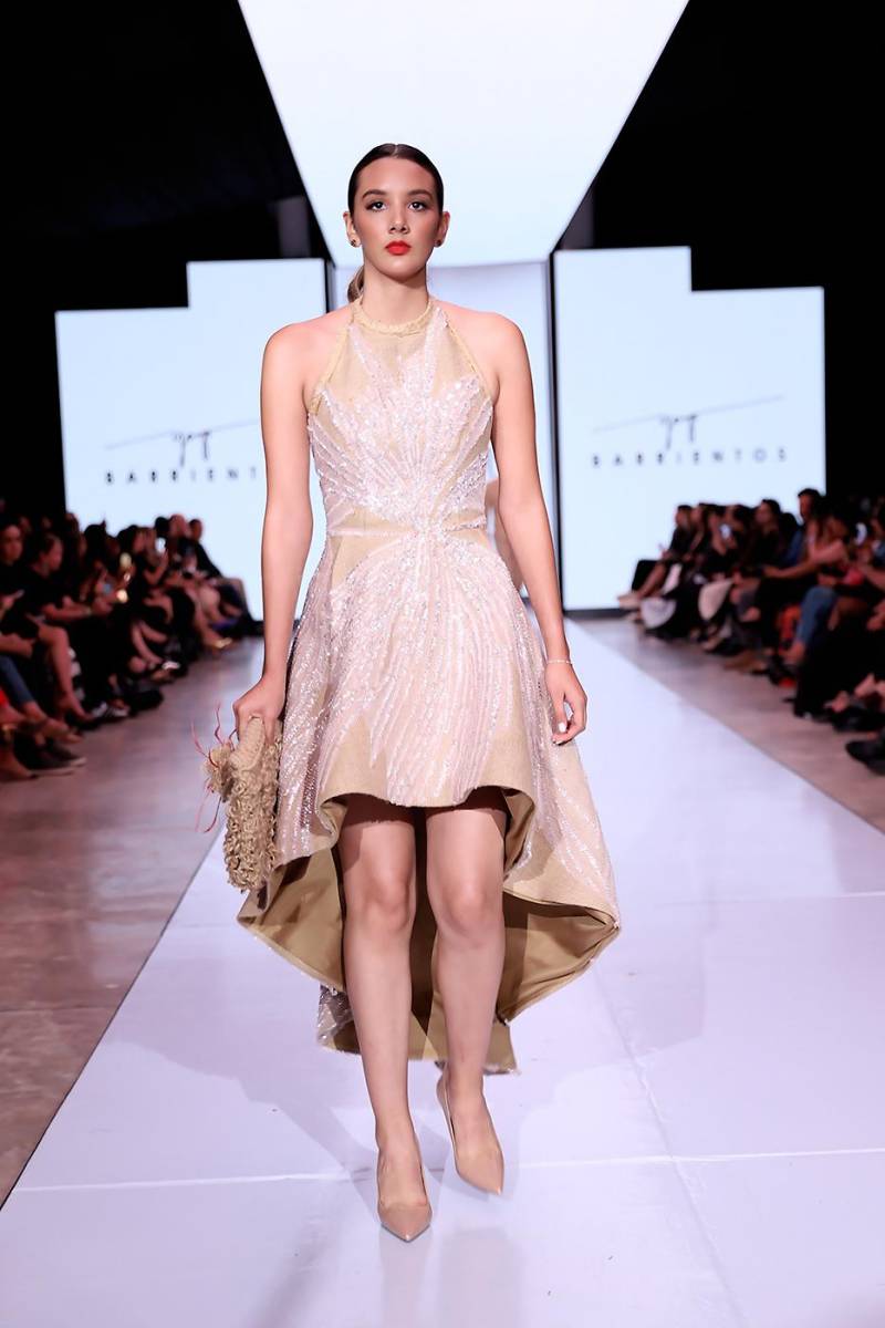 Vestido de falda asimétrica con aplicaciones de lentejuelas y clutch bag by Papaki