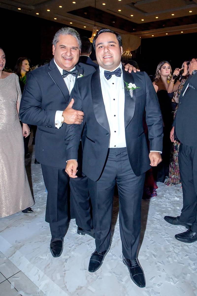 Basilio Fuschich con su hijo Christopher en la recepción de su boda con Giovanna Handal