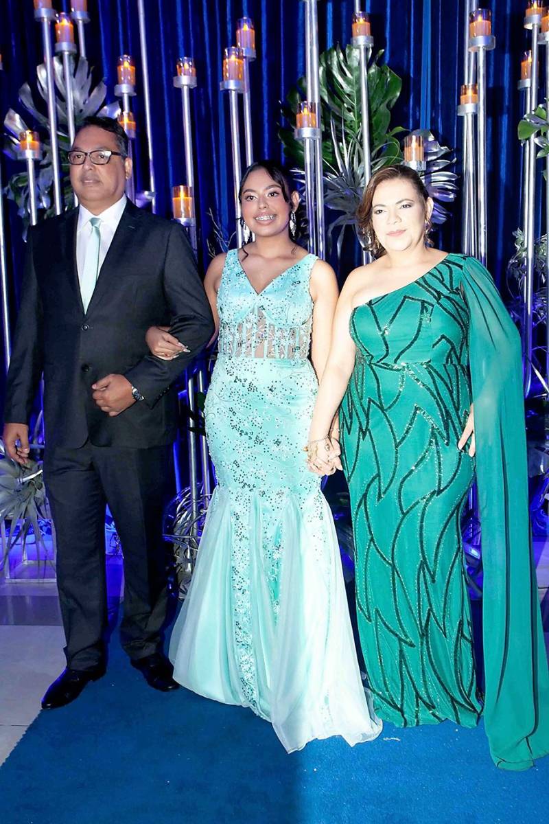 Eduardo, Abigail Torres y Glenda Arita.