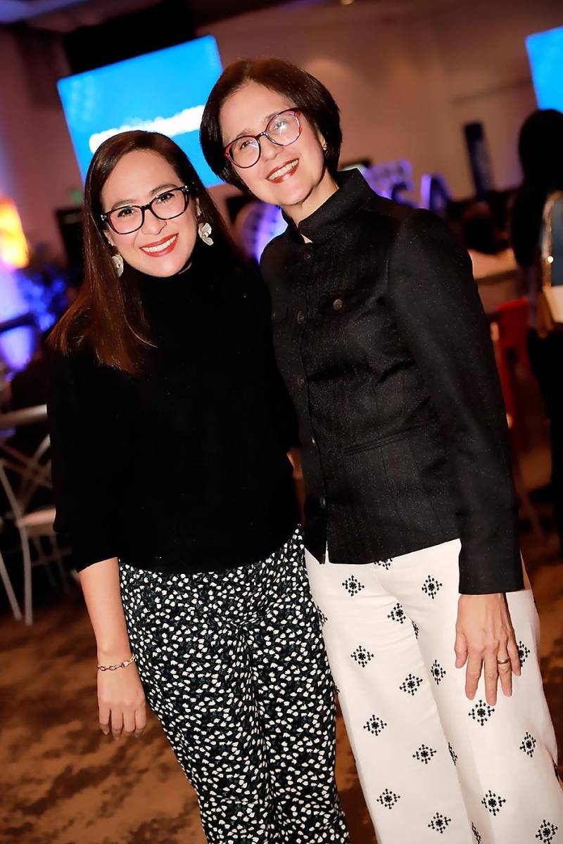 Ana Zea y Luz María Sabillón.