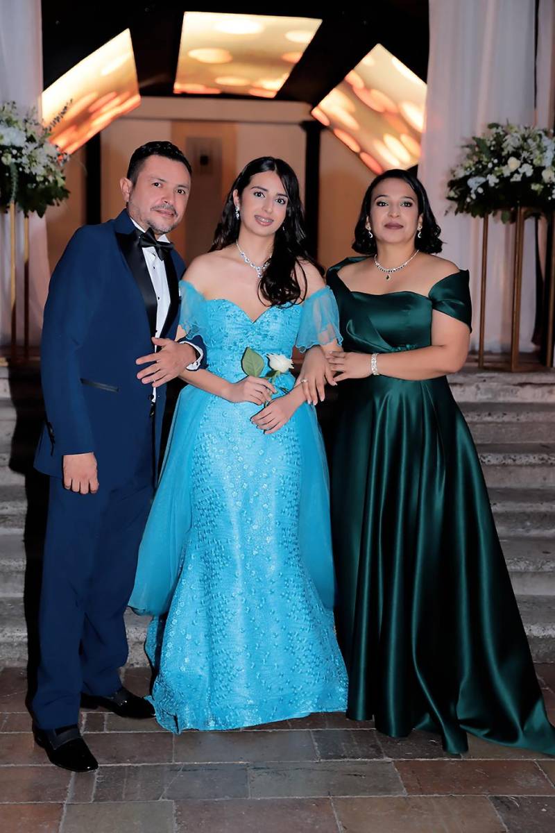 Miguel Tilguant, Andrea Tilguant y Sayra Castillo. 