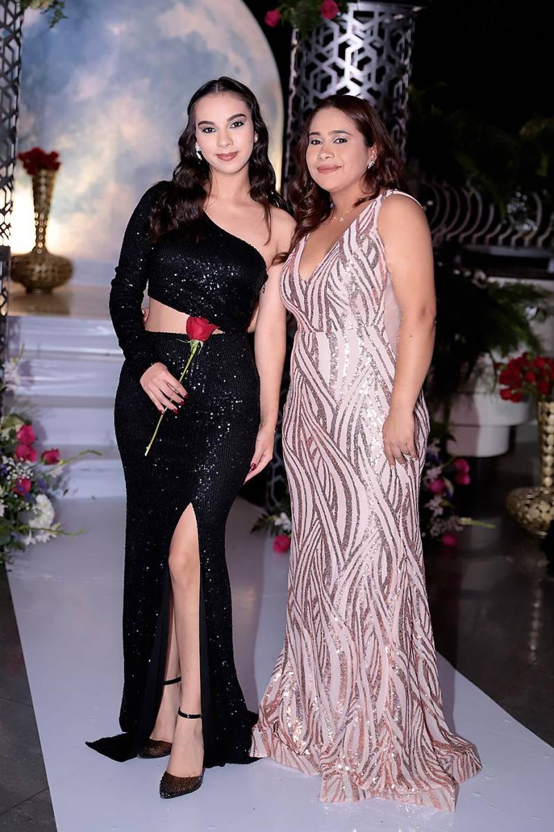 Desfile padres e hijos de la prom 2024 del Instituto San José del Carmen