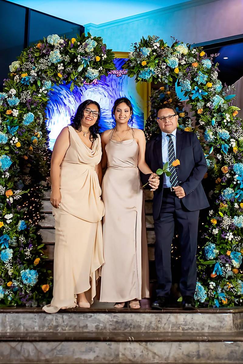 Clementina Elvir, María José Sauceda y Javier Sauceda.
