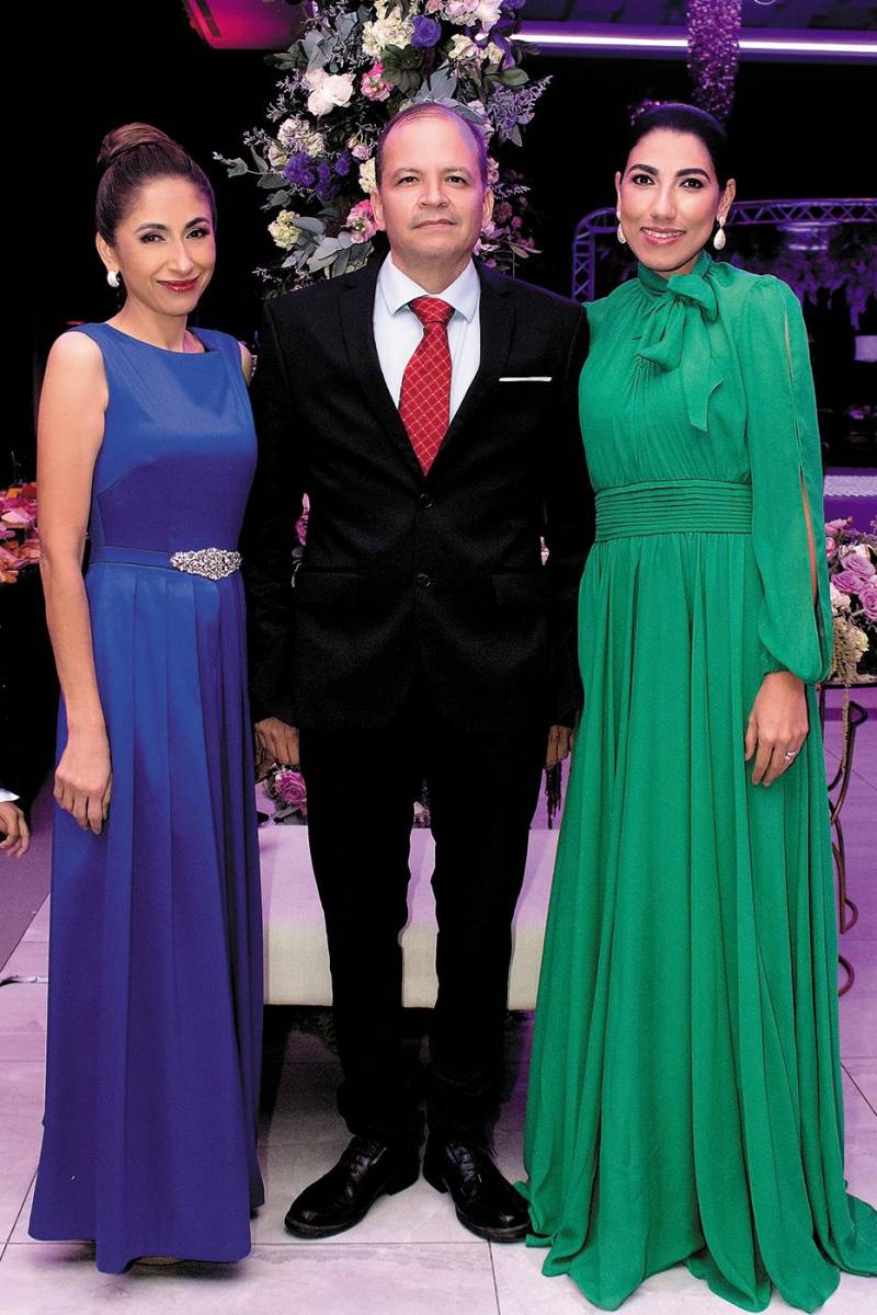 Ligia, Víctor Arellano y Lía Paz.