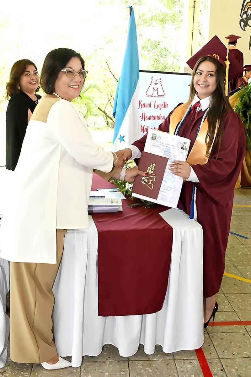 Entrega de títulos de la Mayan School 2023