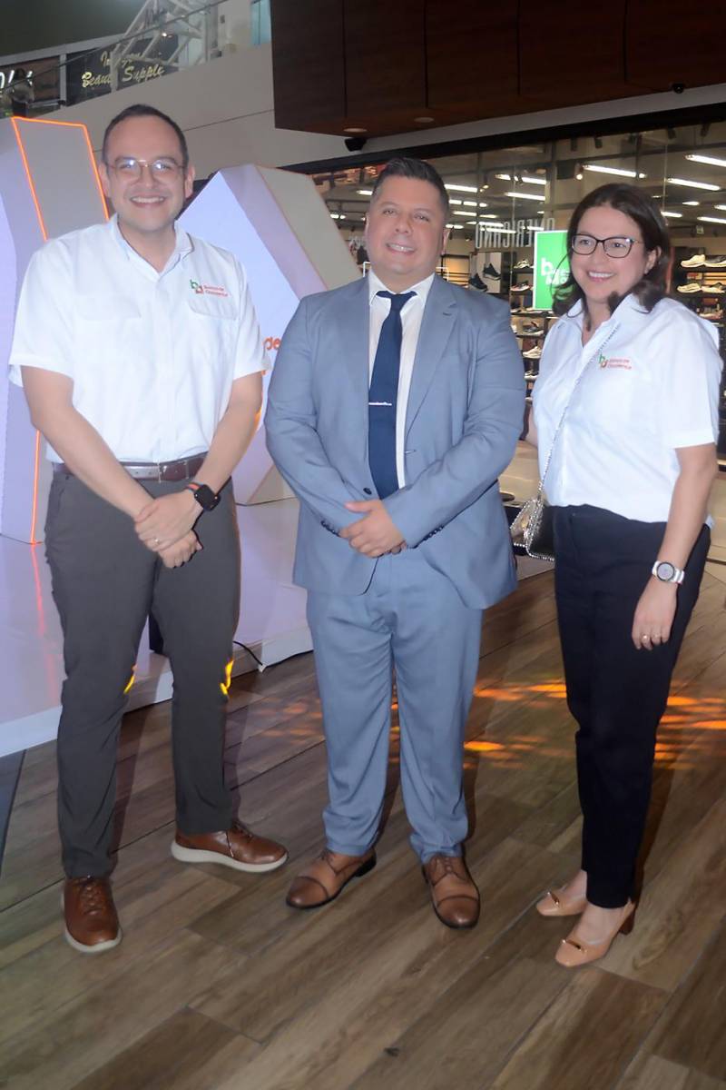 Leonel Rivas, Geovanny Herrera y Jackeline Cuestas