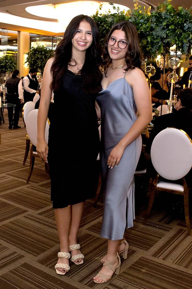 Valeria Manzanares y Sarah Dávila.