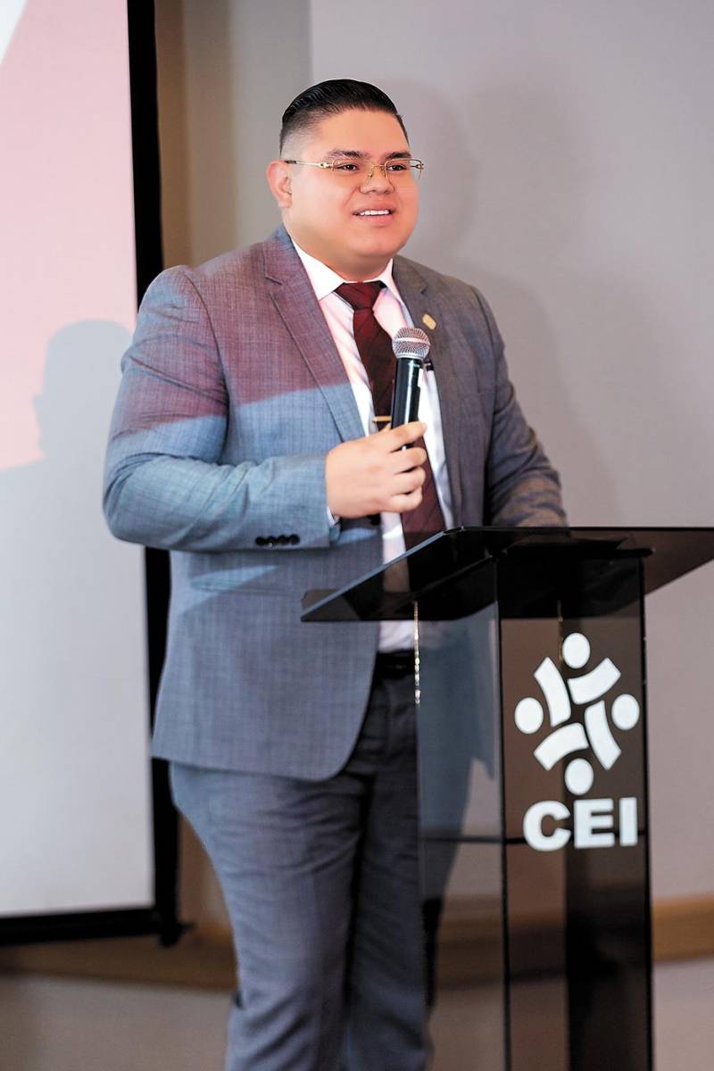 El abogado Rolando Sánchez, gerente general de la empresa. 