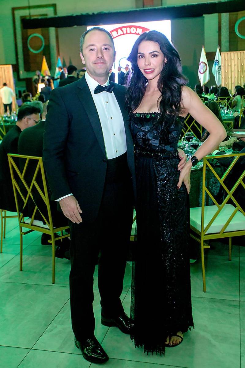 Cameron Mckenzie y Stephia González.