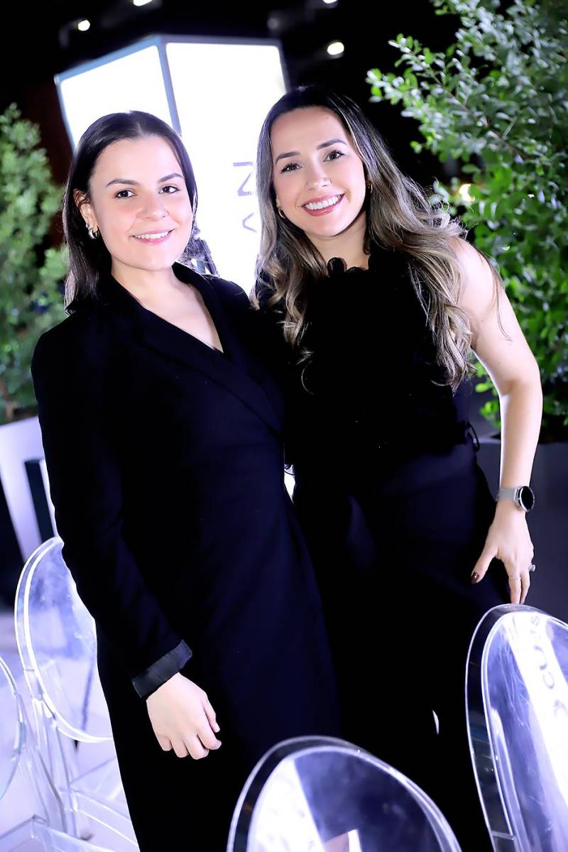 Nicole Molina y Evy Palma.