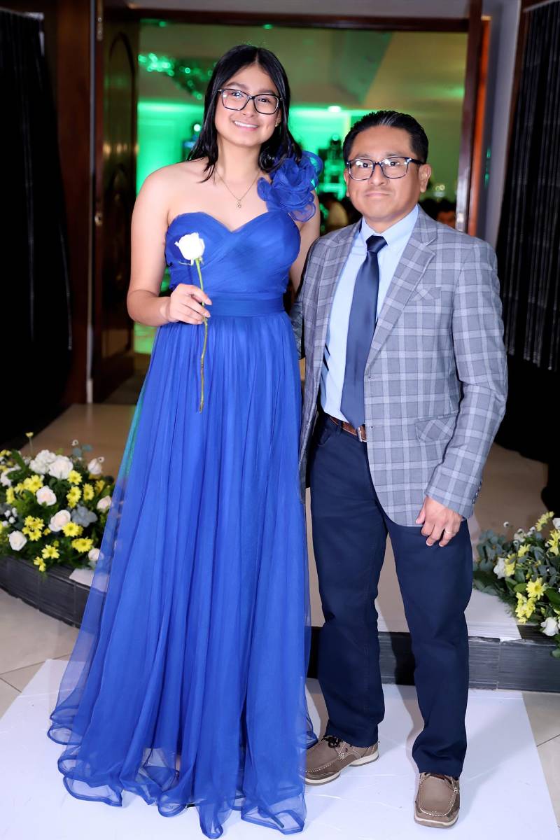 Desfile padres e hijos de la prom 2025 del Instituto San Miguel