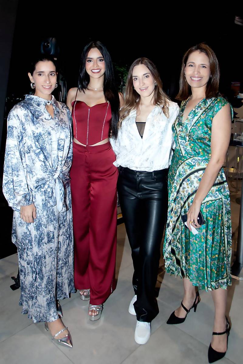 Nathalia Lloyds, Zu Clemente, Natalia Bares y Anny Cárcamo.