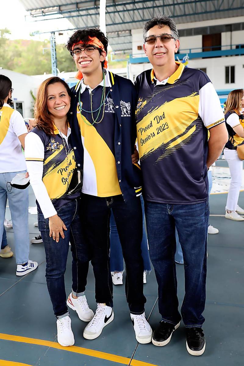 Karla, Gustavo y Gustavo Adolfo Napky