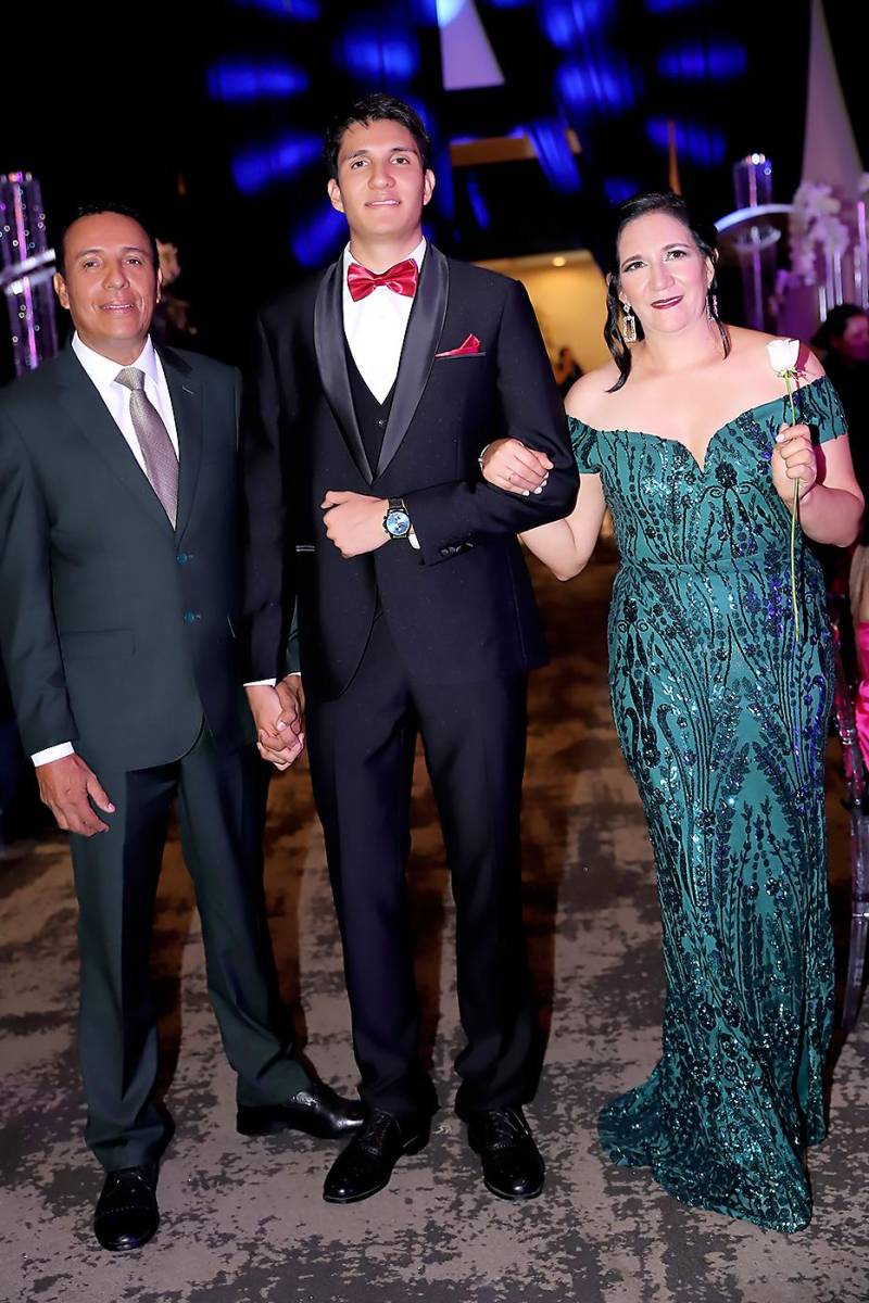 Francisco con sus padres Francisco Antonio Zapata y Gilma Barrientos