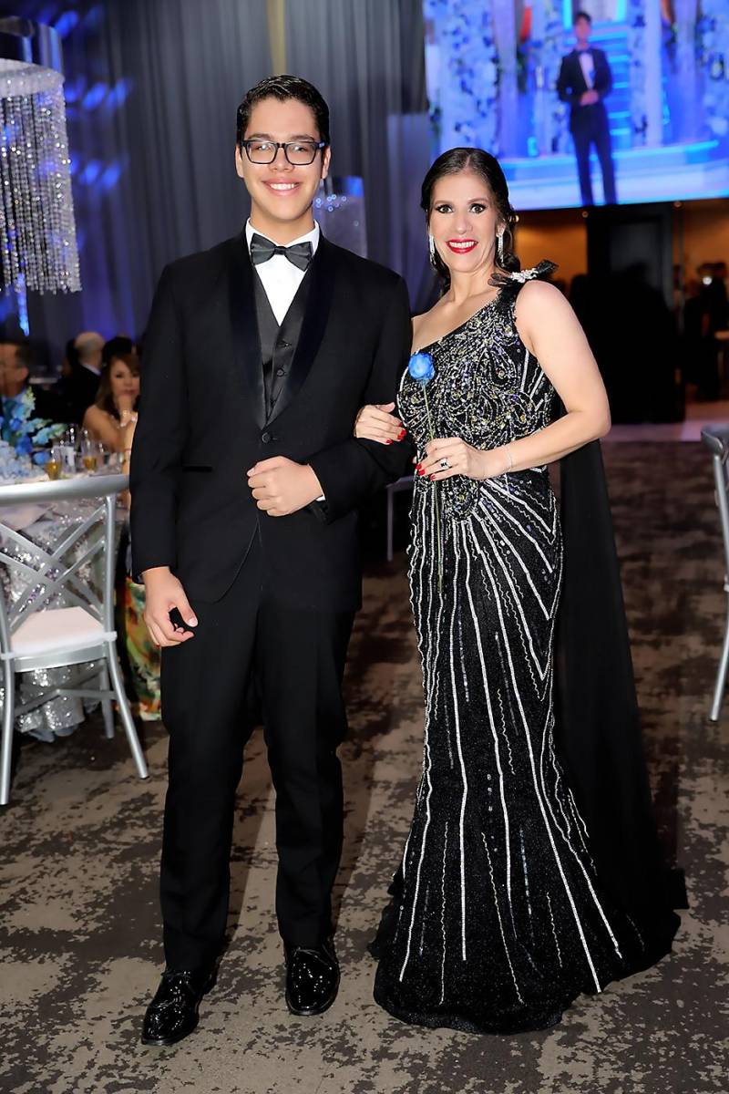 Diego Andreé Zepeda Valle con su madre Saby Tatiana Valle