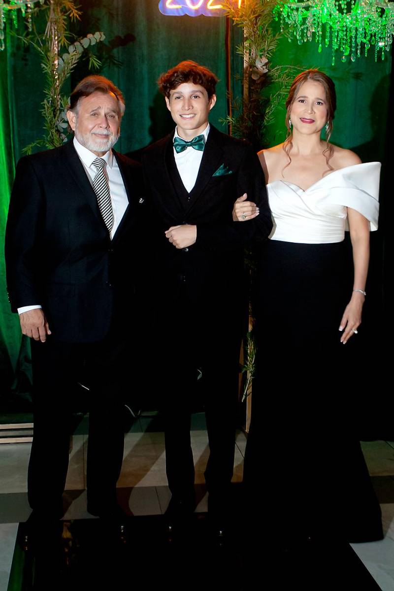 Daniel Diday, su hijo André Philippe y Doris Paz
