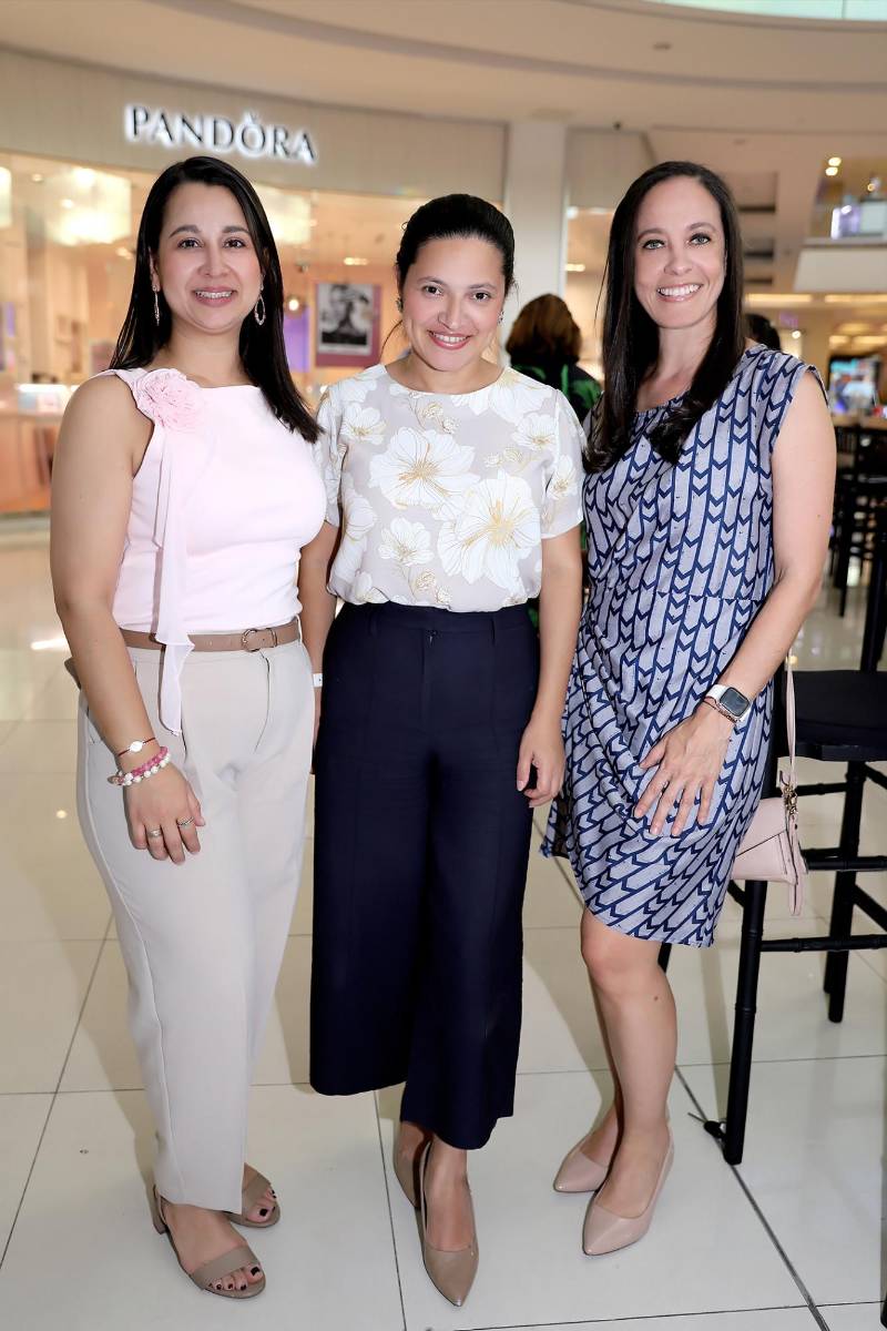 Lila Fúnez, Fabiana Rodríguez y Linda Girón.