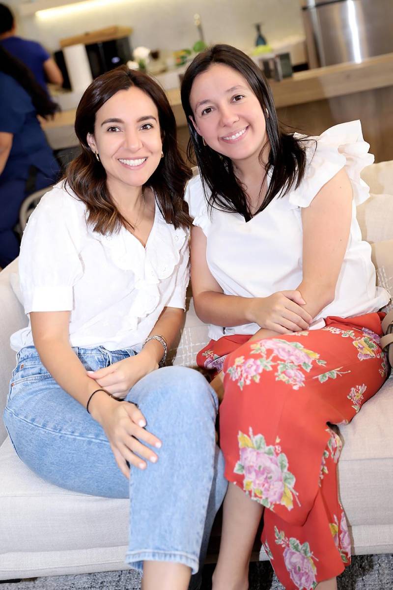Mónica Aguirre y Adriana Rivera.