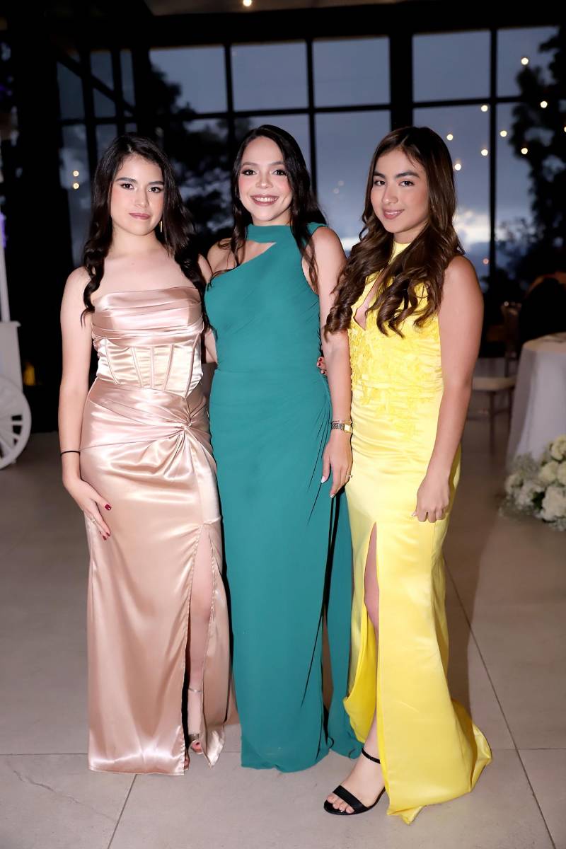 Sofía Talavera, Gabriela Lazo y Sury Lazo.