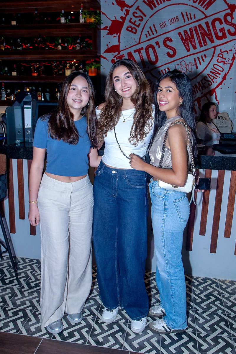 Grand opening de Tato’s Wings en Terravista Plaza