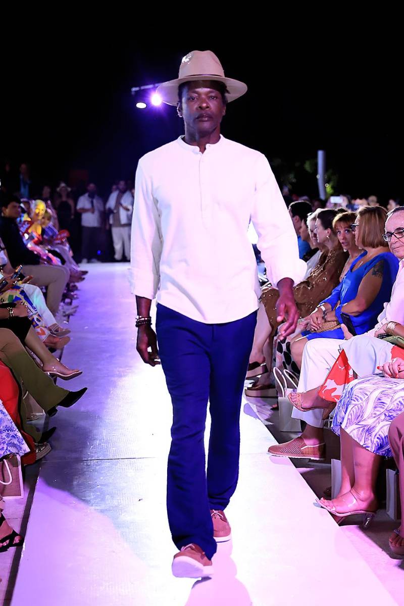 La pasarela de Roatán Vibes Boutique en el Roatán Fashion Show 2025