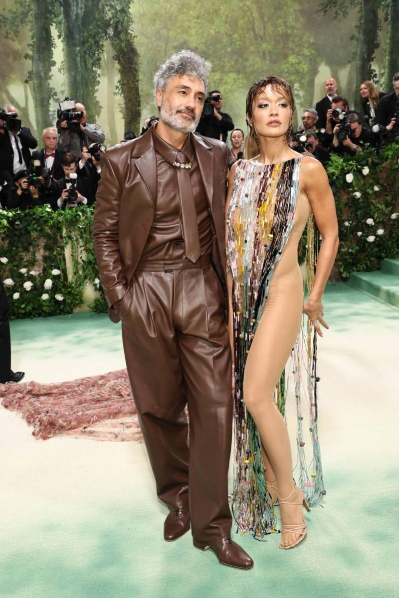 Taika Waititi y Rita Ora.