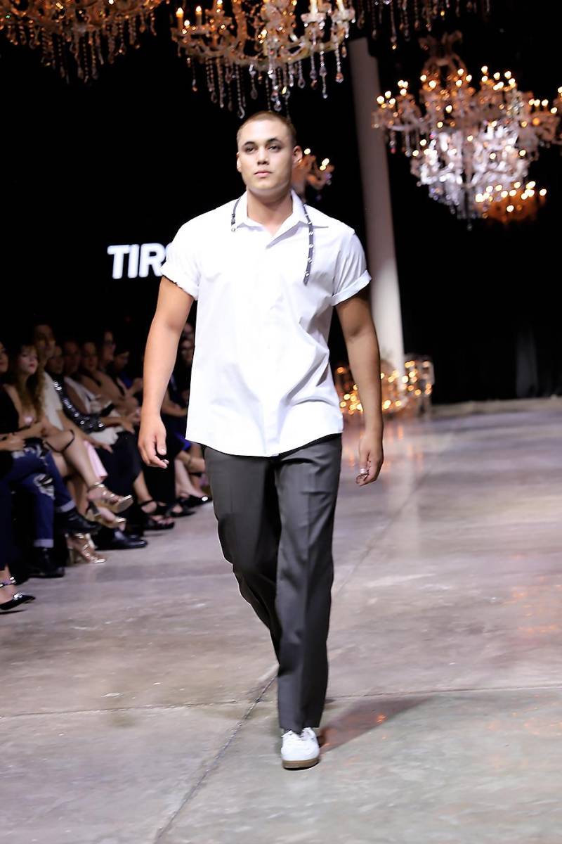 Cómodos y prácticos pantalones de corte casual, combinados con una camisa ajustada que reflejan nuevas siluetas.
