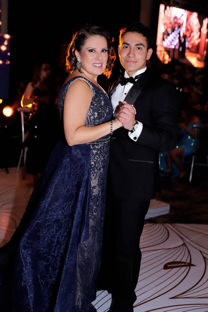 Carlos Chinchilla y Elena Atuan.