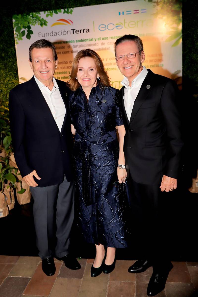 Richard, María y Fredy Nasser. 