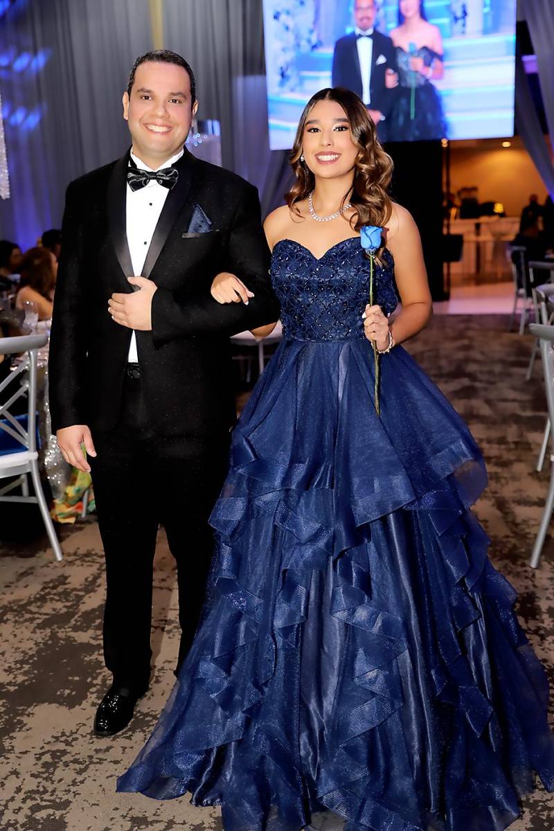 Valeria Isabel Díaz Quezada con su padre Gabriel Díaz