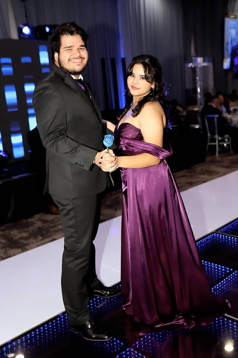 Andrea Estefanía Rivera Sosa con su hermano André 