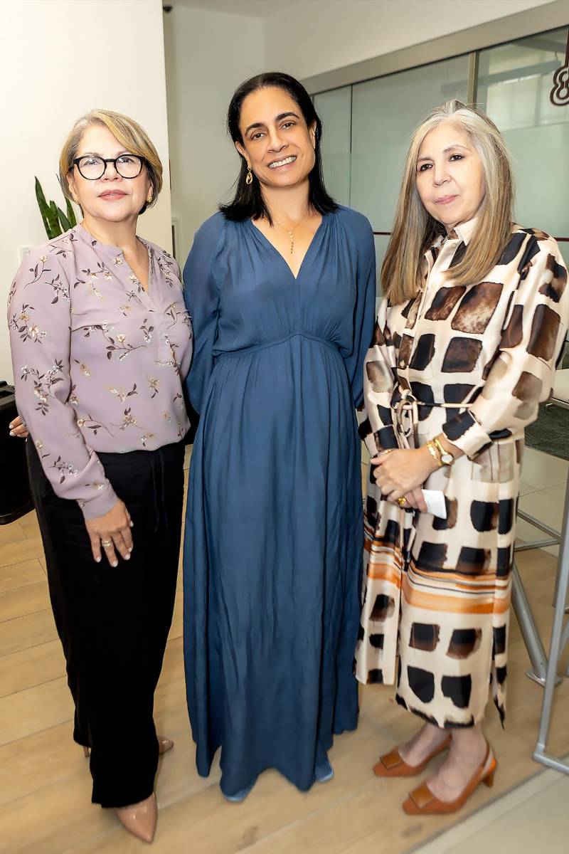 Cecilia Elvir, Cecilia de Ramírez y Diana Uclés.