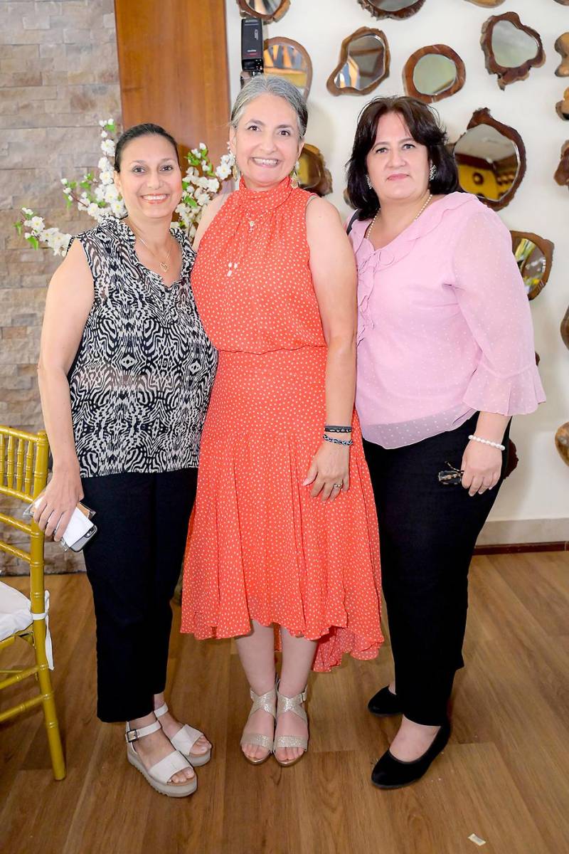 Nataly Jaar, Marlen Handal y Francis Handal.