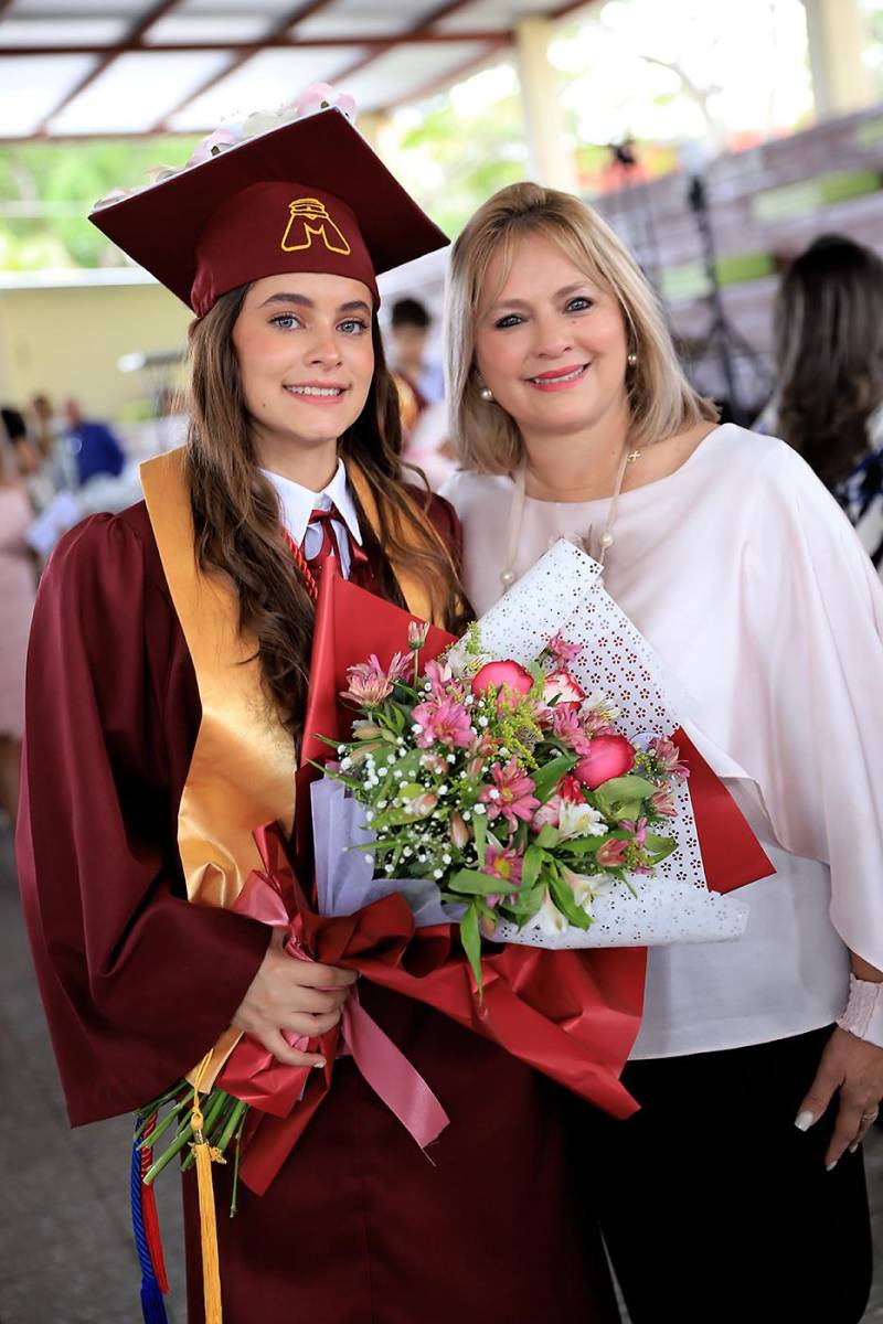 Graduación de los seniors 2025 de Mayan School