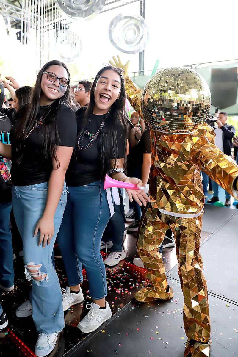Rina Turcios y Adriana Hernández.