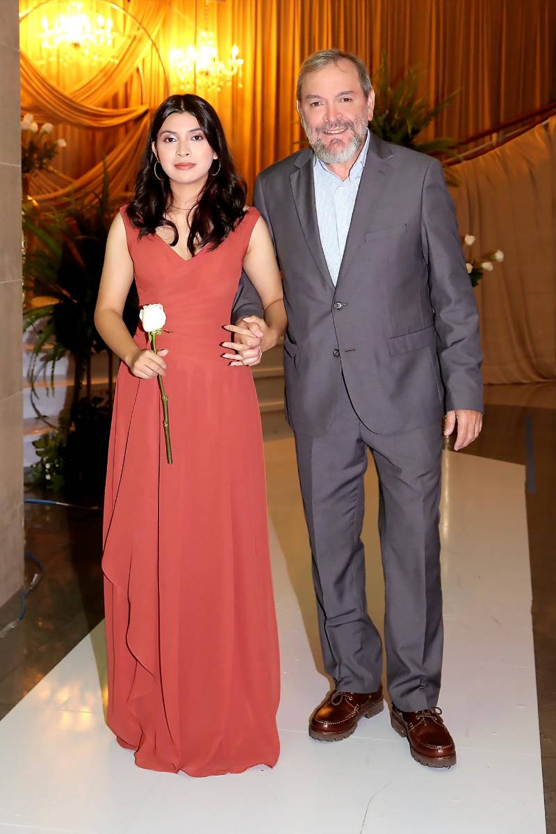 Emelina Morales y su padre Jóse Gómez. 
