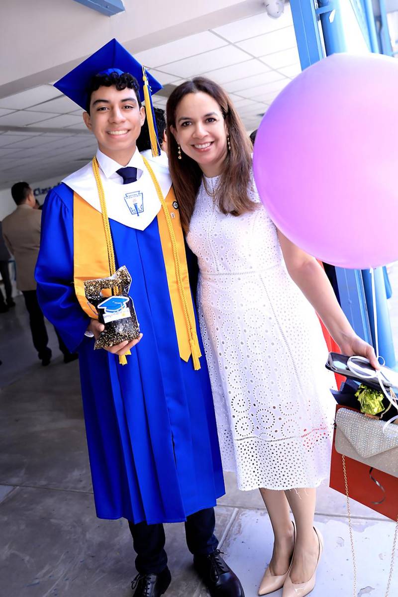 Leonardo Murillo con su madre