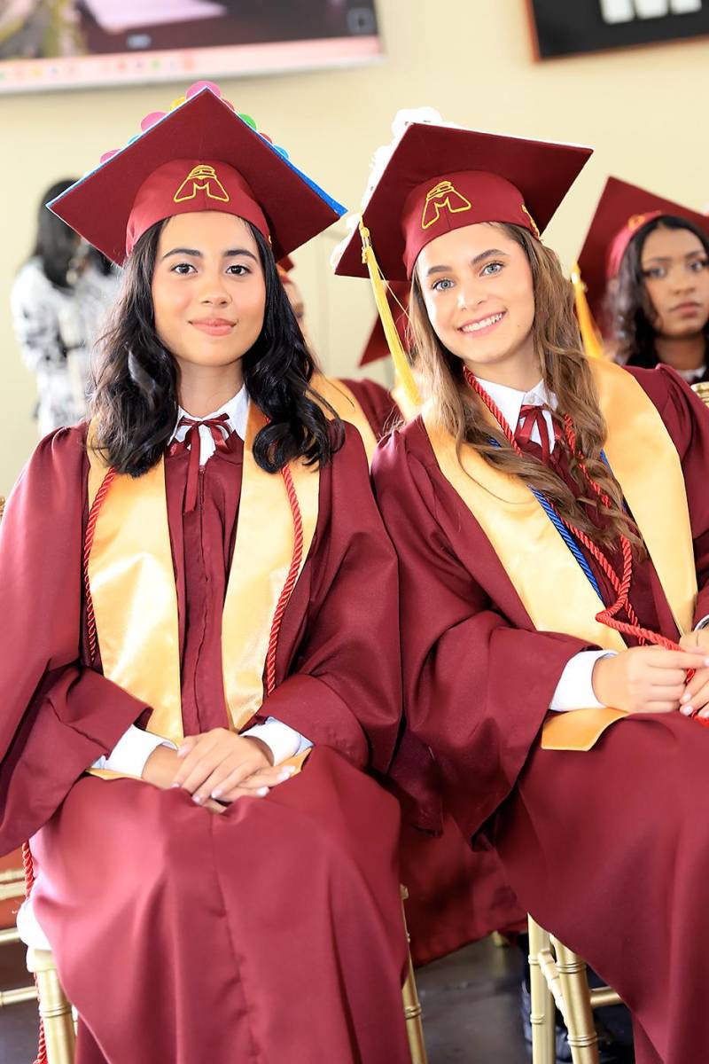 Kiara Espinoza y Sharon Ávila.