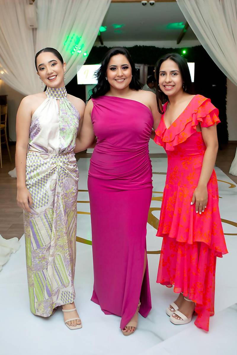 Andrea Fajardo, Tiffany Rosales y Laura Calix.