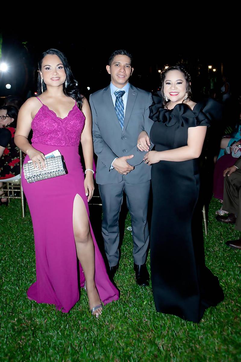Perla Rubí, Josué Soriano y Paola Bonilla.