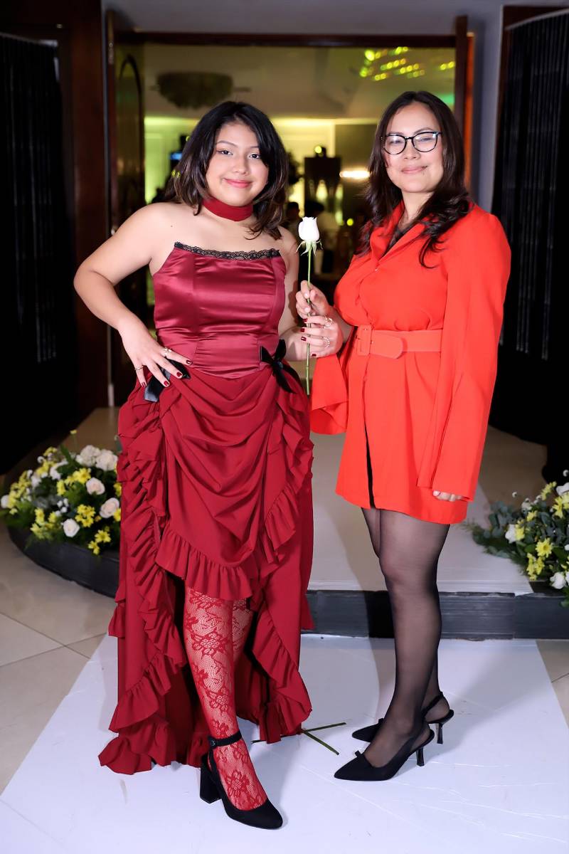 Desfile padres e hijos de la prom 2025 del Instituto San Miguel