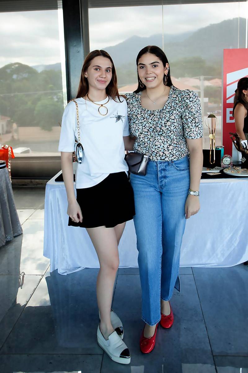 Elena Handal y Lucía Yacaman.
