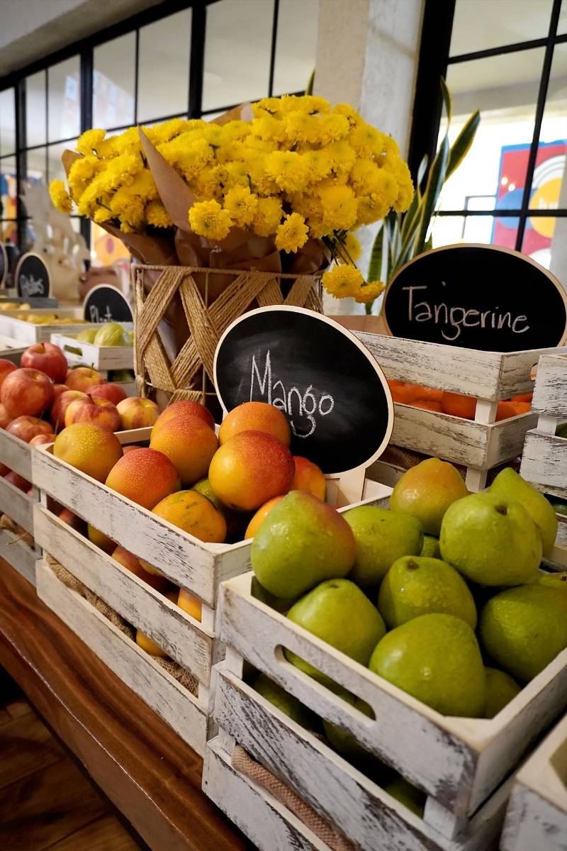 Una barra de frutas y vegetales frescos fue dispuesta para que las invitadas llevaran en sus tote bags 