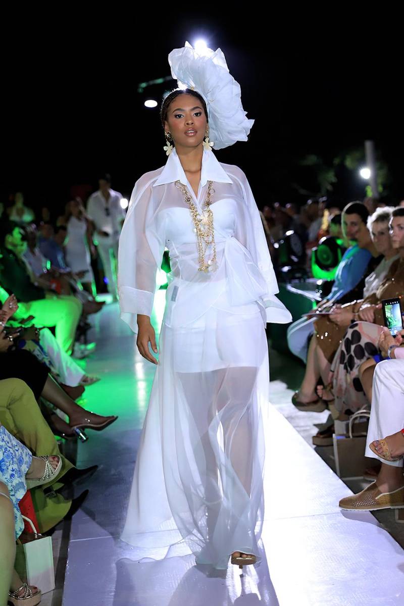 Mar de sombras by Miguel Chong en el Roatán Fashion Show 2025